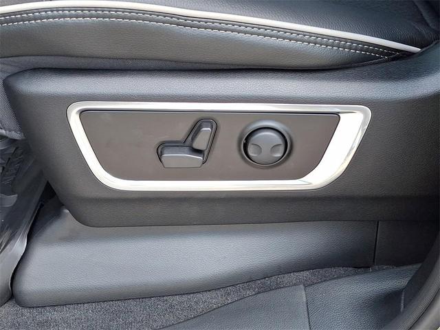 Photo of 2025 Diamond Black RAM 1500