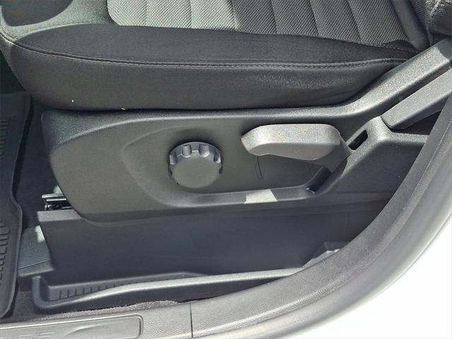 Photo of 2022 Oxford White Ford Edge