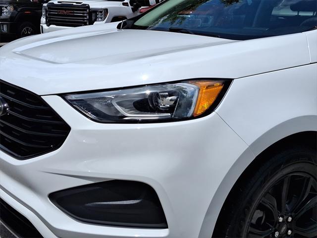 Photo of 2022 Oxford White Ford Edge