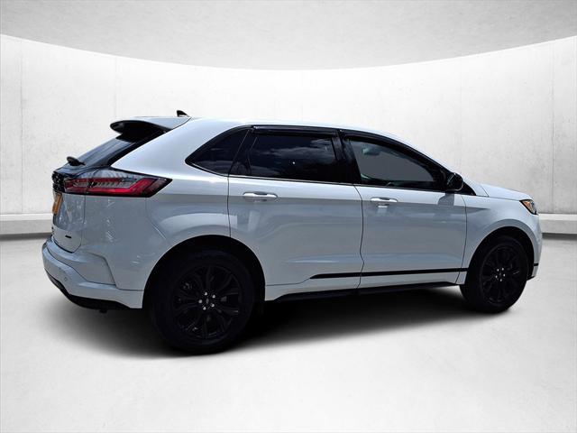 Photo of 2022 Oxford White Ford Edge
