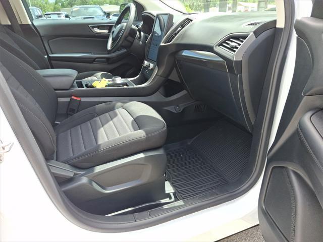 Photo of 2022 Oxford White Ford Edge