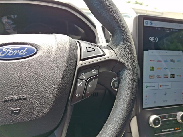 Photo of 2022 Oxford White Ford Edge