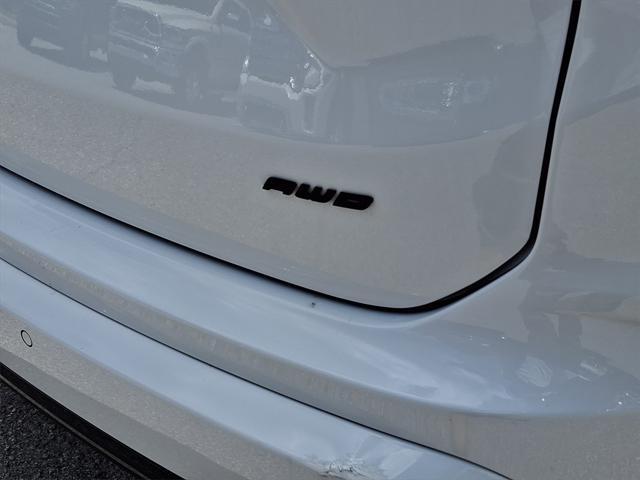Photo of 2022 Oxford White Ford Edge