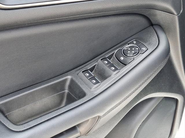Photo of 2022 Oxford White Ford Edge