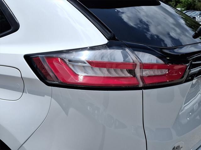 Photo of 2022 Oxford White Ford Edge