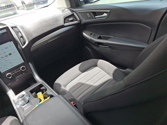 Photo of 2022 Oxford White Ford Edge