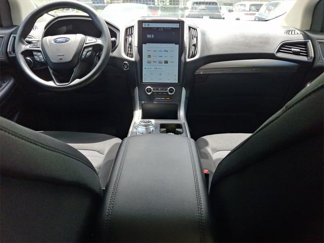 Photo of 2022 Oxford White Ford Edge