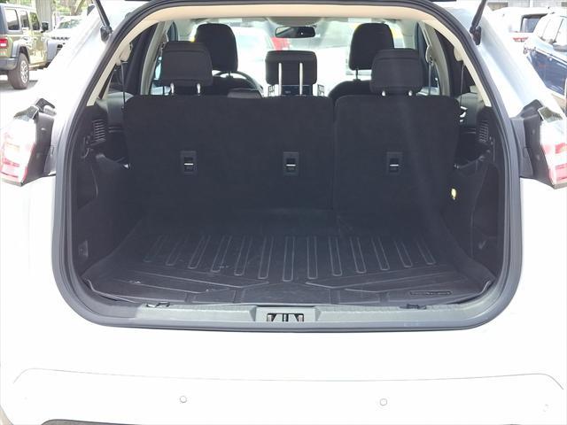 Photo of 2022 Oxford White Ford Edge