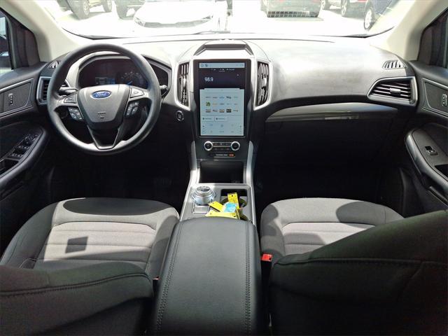 Photo of 2022 Oxford White Ford Edge