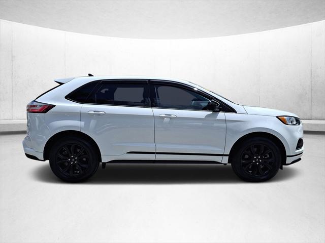 Photo of 2022 Oxford White Ford Edge