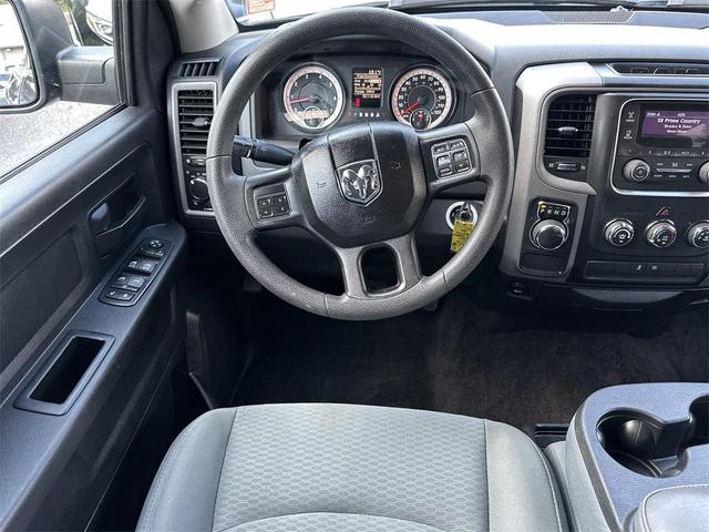 Photo of 2016 Brilliant Black Crystal Pearlcoat RAM 1500
