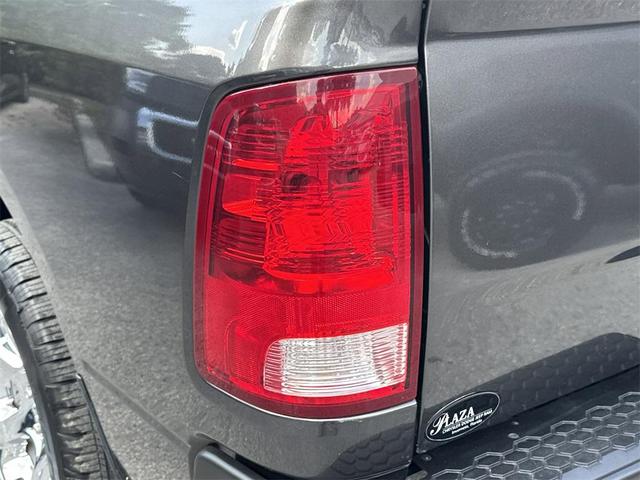 Photo of 2016 Brilliant Black Crystal Pearlcoat RAM 1500