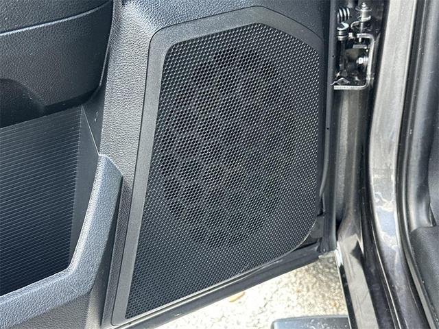 Photo of 2016 Brilliant Black Crystal Pearlcoat RAM 1500