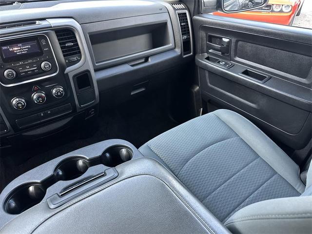 Photo of 2016 Brilliant Black Crystal Pearlcoat RAM 1500