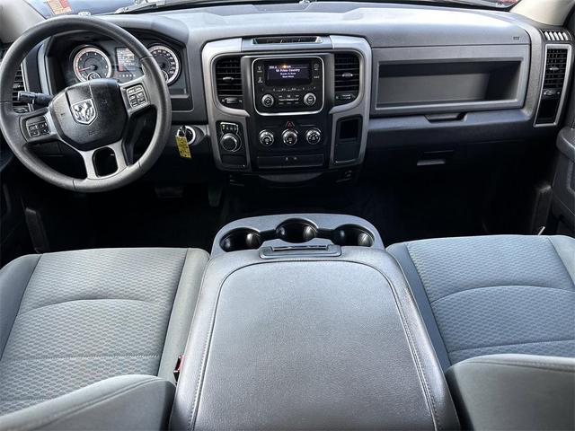 Photo of 2016 Brilliant Black Crystal Pearlcoat RAM 1500