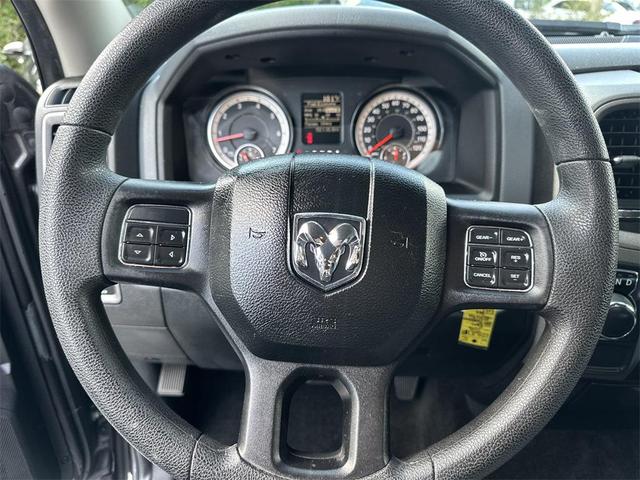 Photo of 2016 Brilliant Black Crystal Pearlcoat RAM 1500