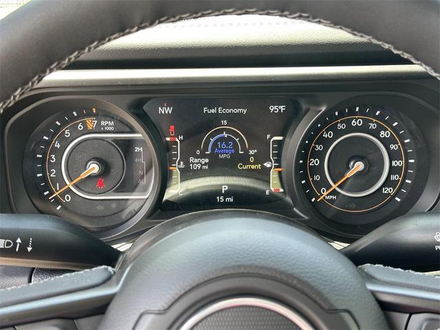 Photo of 2025 Bright White Clearcoat Jeep Gladiator