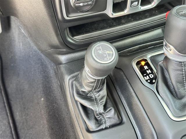 Photo of 2025 Bright White Clearcoat Jeep Gladiator