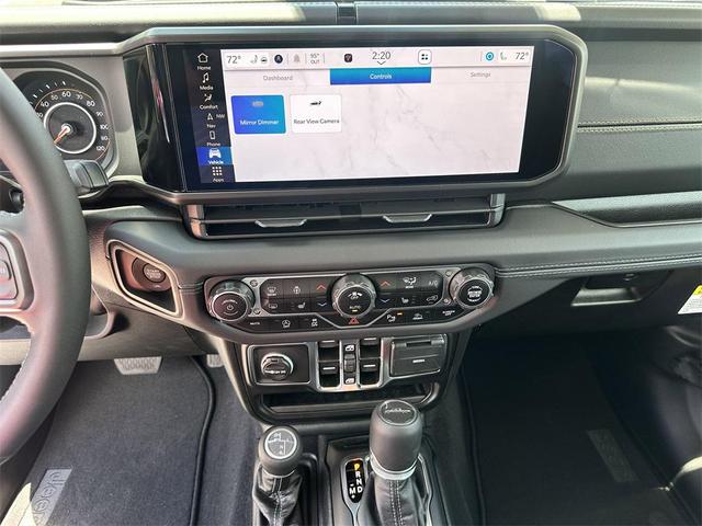Photo of 2025 Bright White Clearcoat Jeep Gladiator