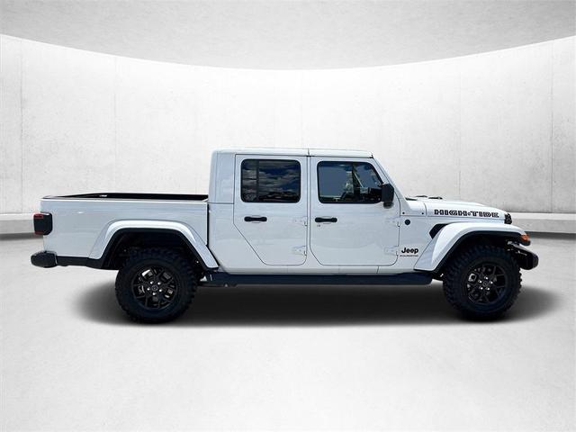 Photo of 2025 Bright White Clearcoat Jeep Gladiator
