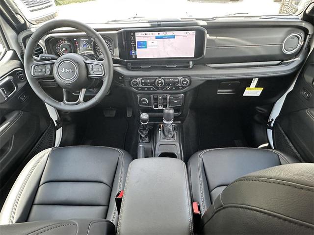 Photo of 2025 Bright White Clearcoat Jeep Gladiator