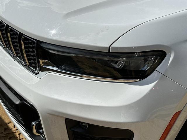 Photo of 2021 Bright White Clearcoat Jeep Grand Cherokee L