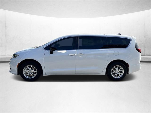 Photo of 2025 Bright White Clearcoat Chrysler Pacifica