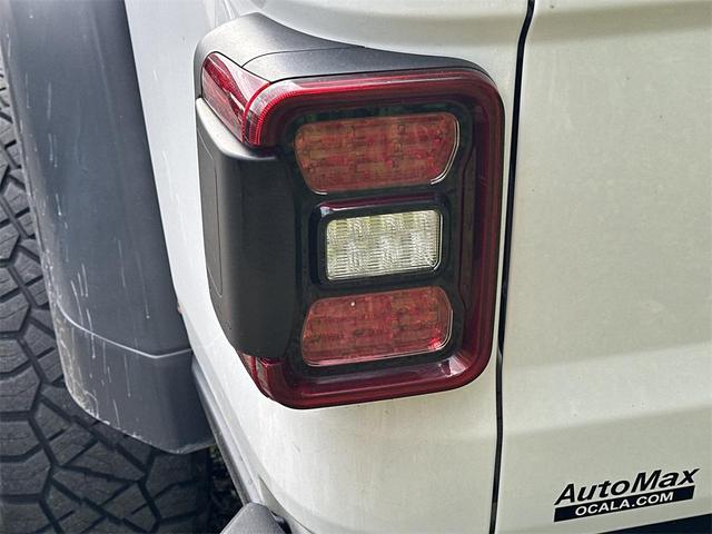 Photo of 2020 Bright White Clearcoat Jeep Gladiator