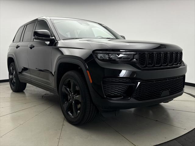 Photo of 2024 Diamond Black Crystal Pearlcoat Jeep Grand Cherokee