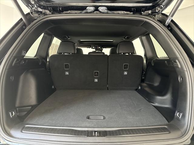 Photo of 2024 Diamond Black Crystal Pearlcoat Jeep Grand Cherokee