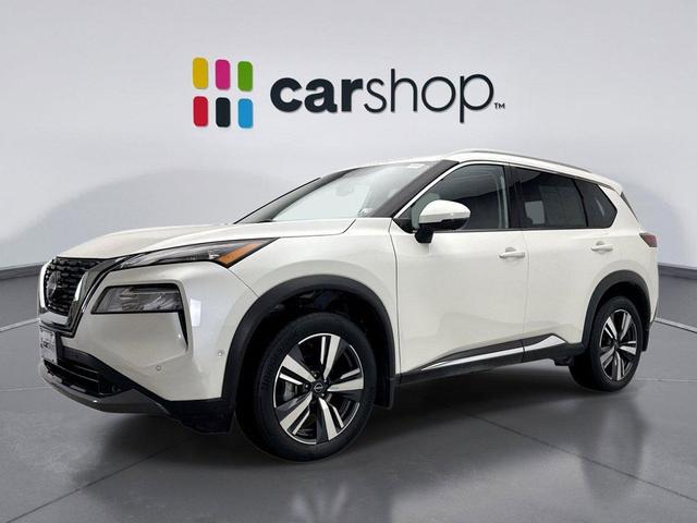 Photo of 2023 Pearl White Tricoat Nissan Rogue
