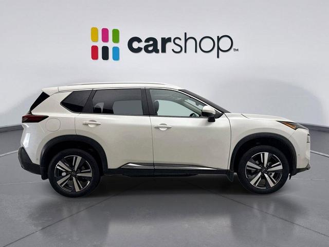 Photo of 2023 Pearl White Tricoat Nissan Rogue