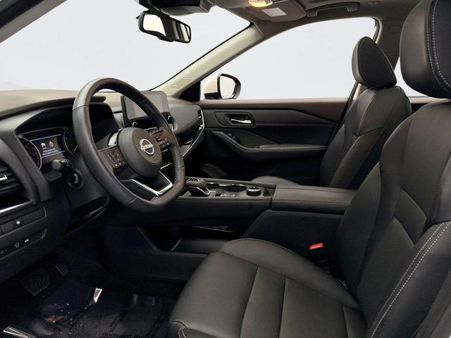Photo of 2023 Pearl White Tricoat Nissan Rogue
