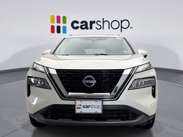 Photo of 2023 Pearl White Tricoat Nissan Rogue