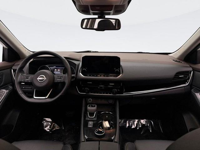 Photo of 2023 Pearl White Tricoat Nissan Rogue