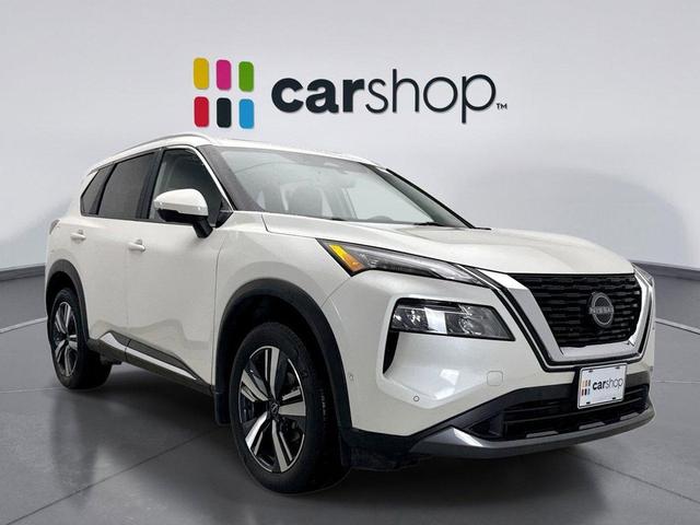 Photo of 2023 Pearl White Tricoat Nissan Rogue