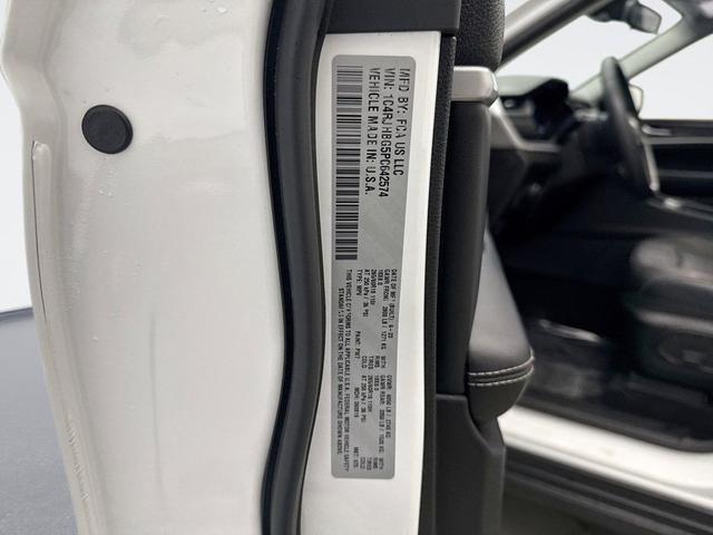Photo of 2023 Bright White Clearcoat Jeep Grand Cherokee