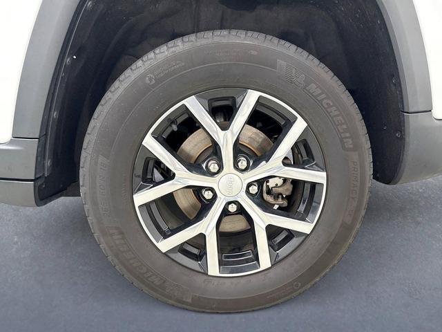 Photo of 2023 Bright White Clearcoat Jeep Grand Cherokee