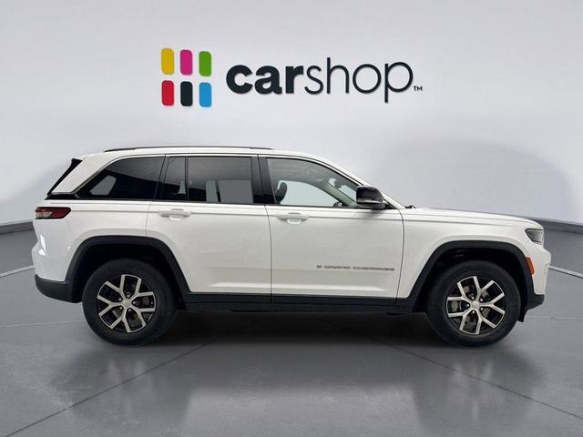 Photo of 2023 Bright White Clearcoat Jeep Grand Cherokee