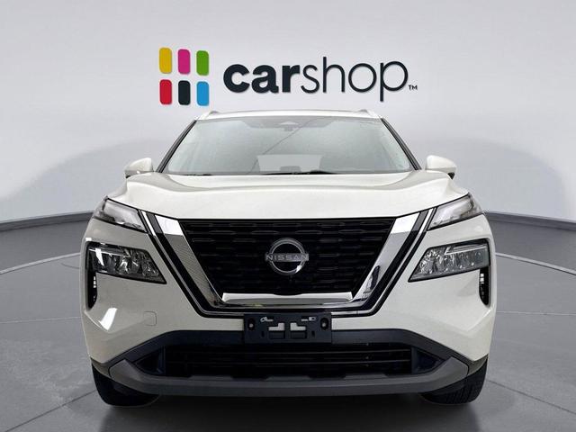 Photo of 2023 Pearl White Tricoat Nissan Rogue