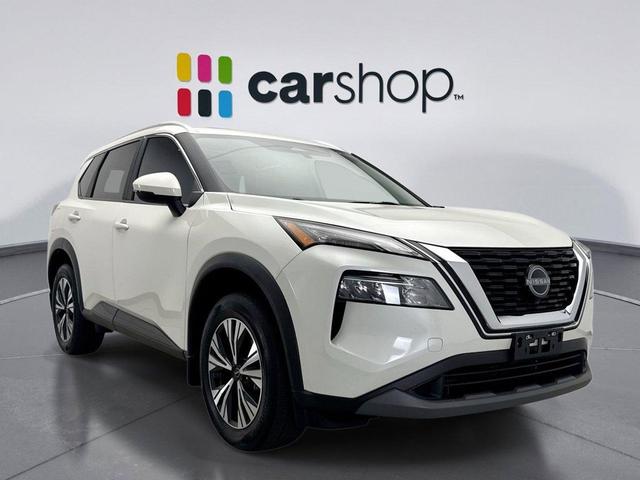 Photo of 2023 Pearl White Tricoat Nissan Rogue