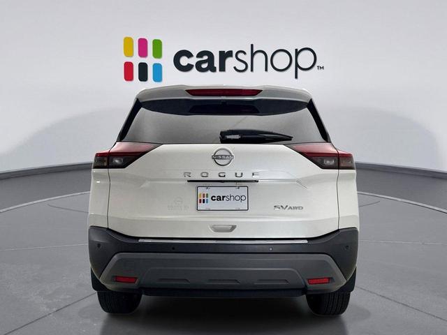 Photo of 2023 Pearl White Tricoat Nissan Rogue