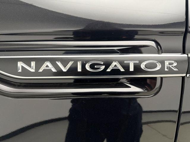 Photo of 2021 INFINITE BLACK Lincoln Navigator