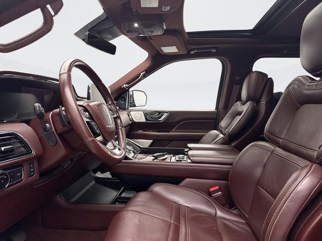 Photo of 2021 INFINITE BLACK Lincoln Navigator