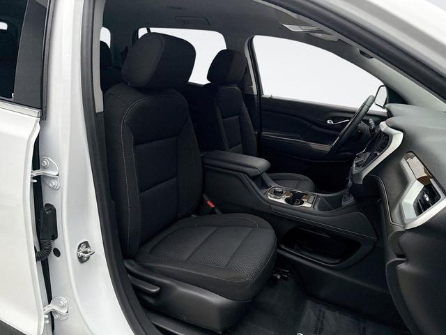 Photo of 2022 Summit White GMC Acadia