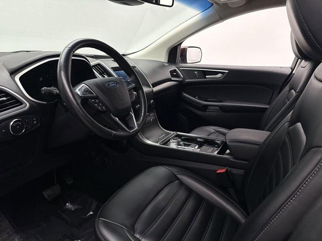 Photo of 2020 BURGUNDY VELVET MET TINT CC Ford Edge