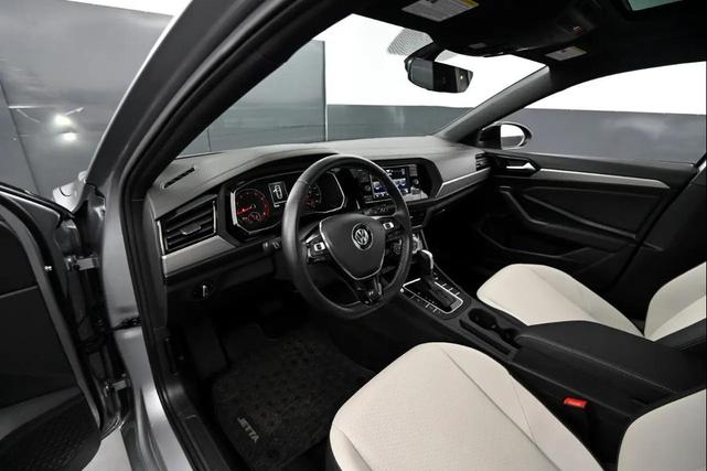 Photo of 2021 Pyrite Silver Metallic Volkswagen Jetta