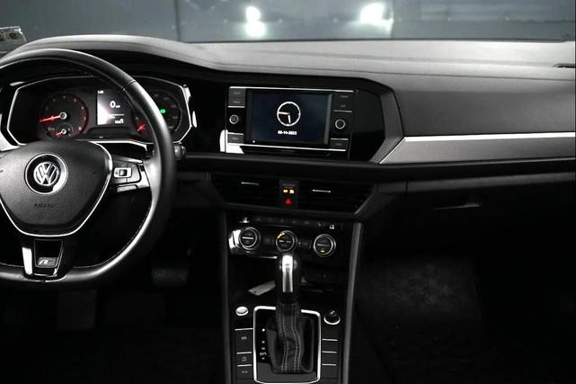 Photo of 2021 Pyrite Silver Metallic Volkswagen Jetta