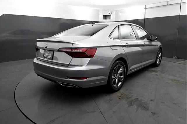 Photo of 2021 Pyrite Silver Metallic Volkswagen Jetta
