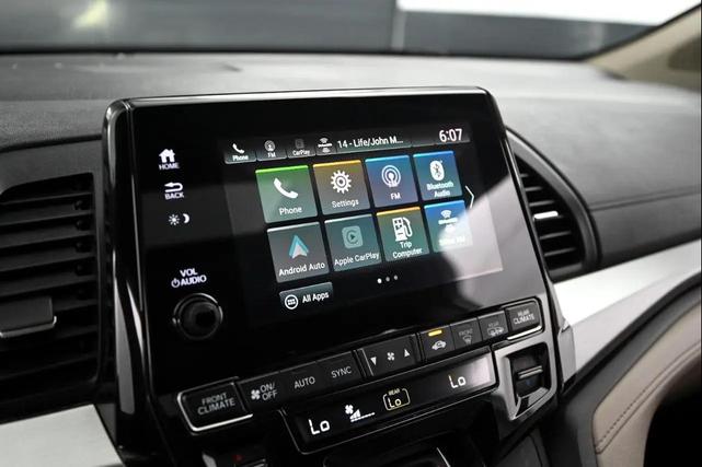 Photo of 2019 White Diamond Pearl Honda Odyssey